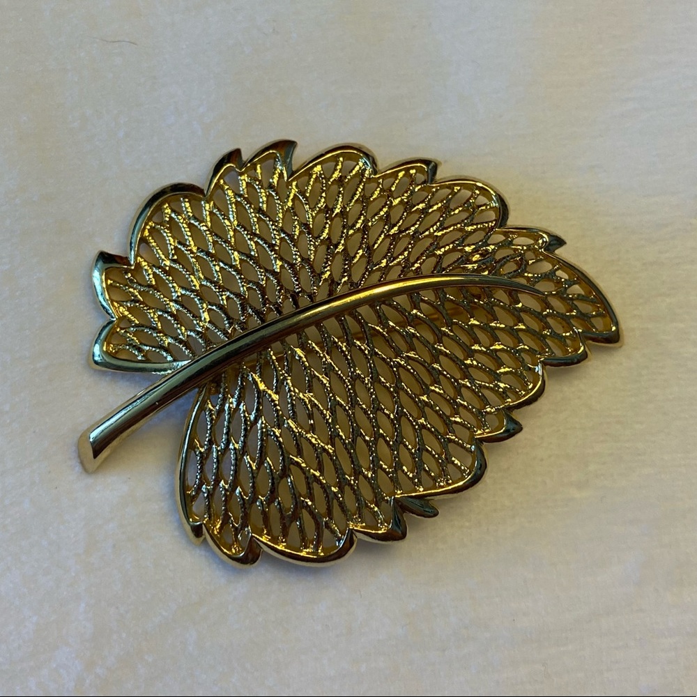 Leaf Pin - Picture 2 of 2